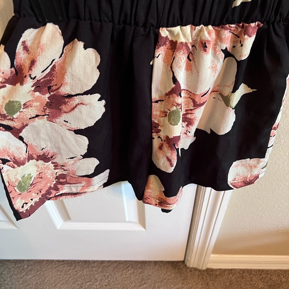 FLORAL SHORTS - Picture 2 of 2
